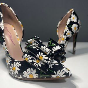 Betsey Johnson Prince P pump - Daisy size 8